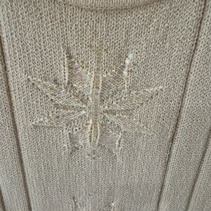 Nice sleeve less bege size 4 St John